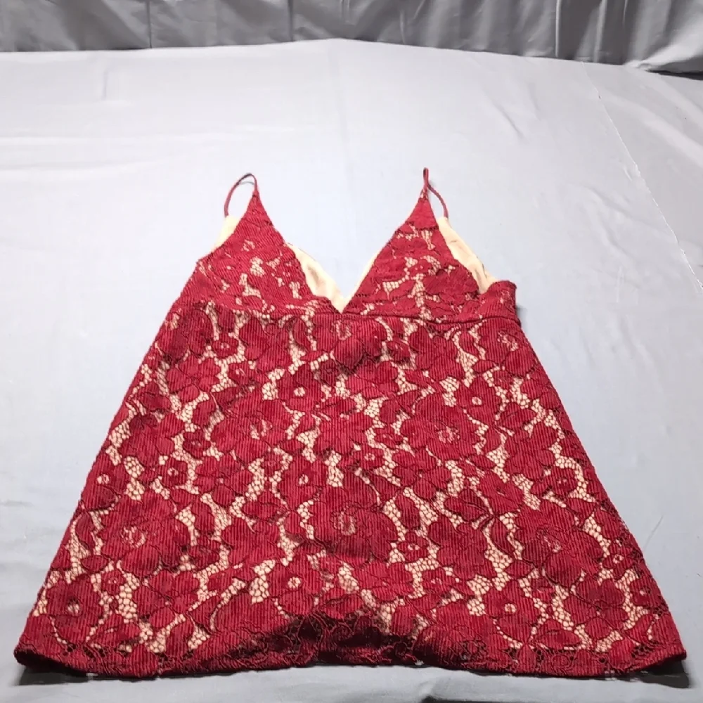 Burgundy Red Floral Lace V-Neck Camisole Spaghetti‎ Strap Lined Tank Top